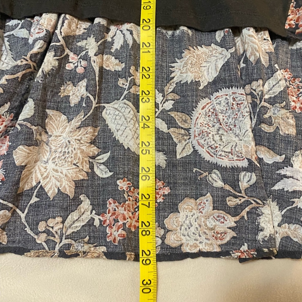 Altar’s State Small Charcoal Floral Hi Low Oversized 3/4 Sleeve Top - Picture 8 of 11